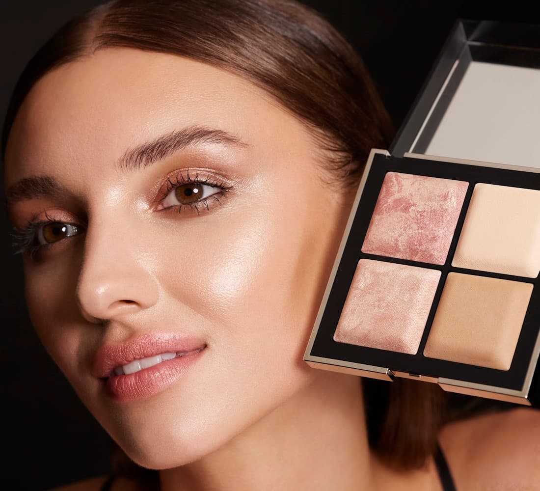 Paleta do makijażu oczu Dr Irena Eris, widoczne cienie w różnych kolorach