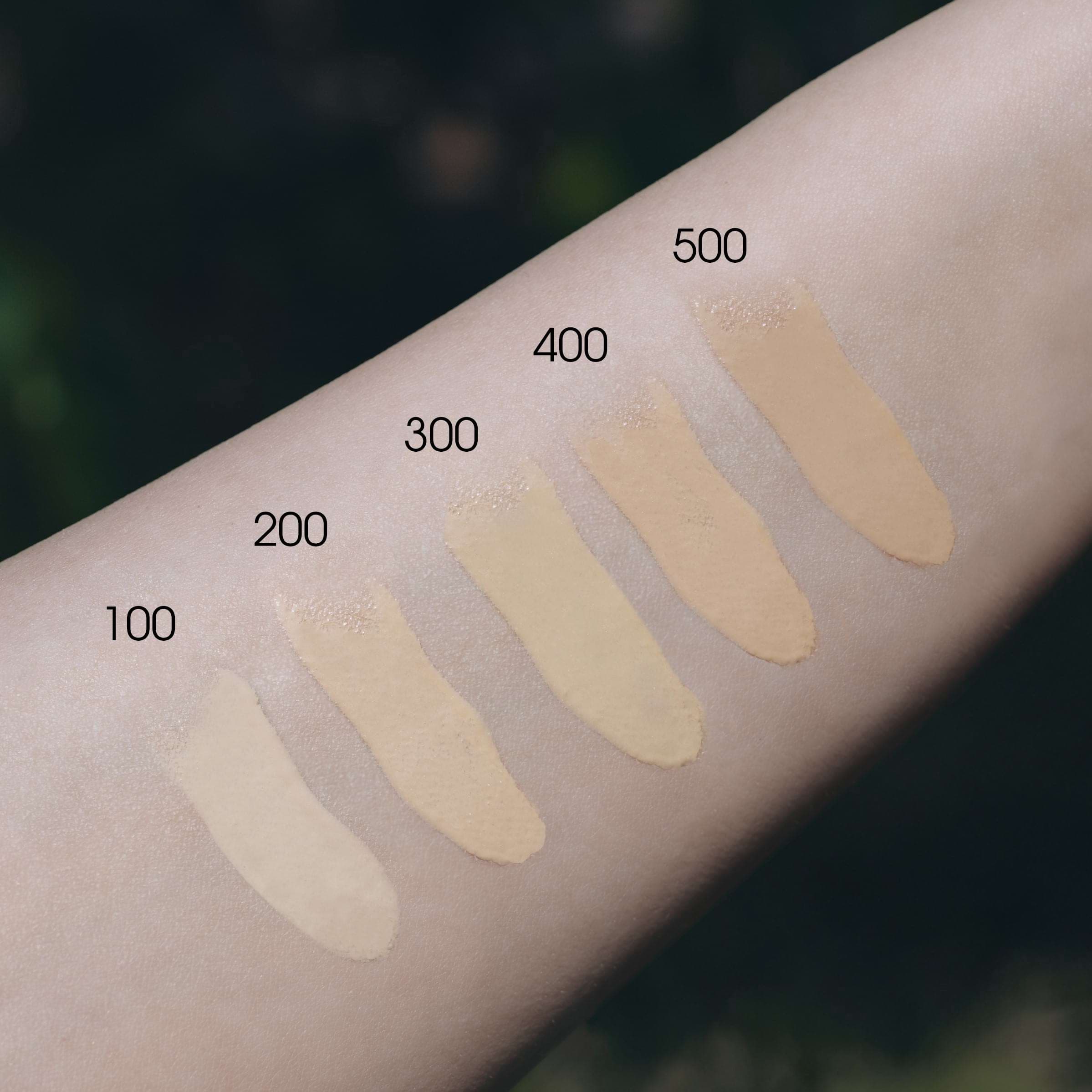 Pięć odcieni podkładu Dr Irena Eris Sensi Lume SPF 50 na skórze: 100, 200, 300, 400, 500.