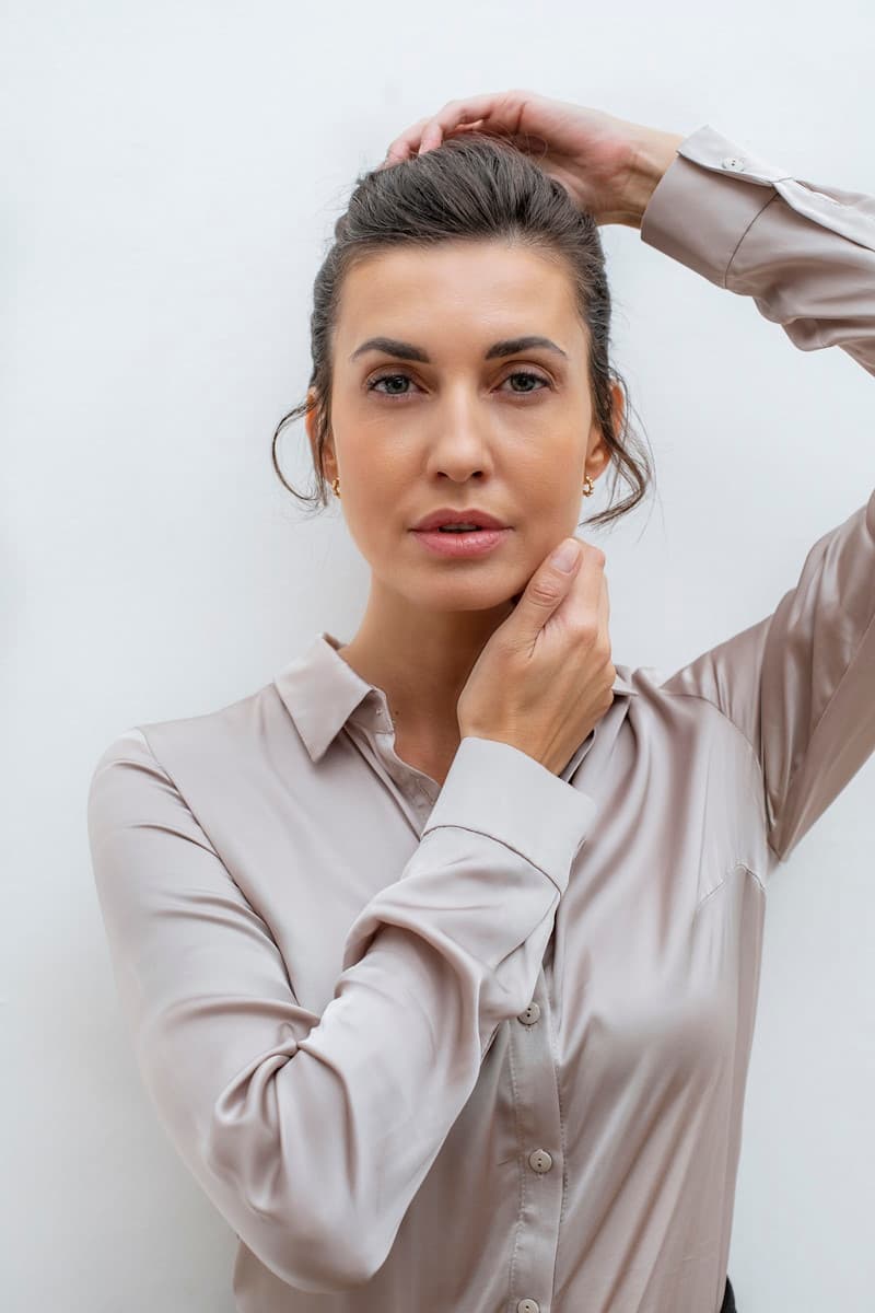 Modelka zrelaksowana podczas zabiegu Fit Slim Therapy