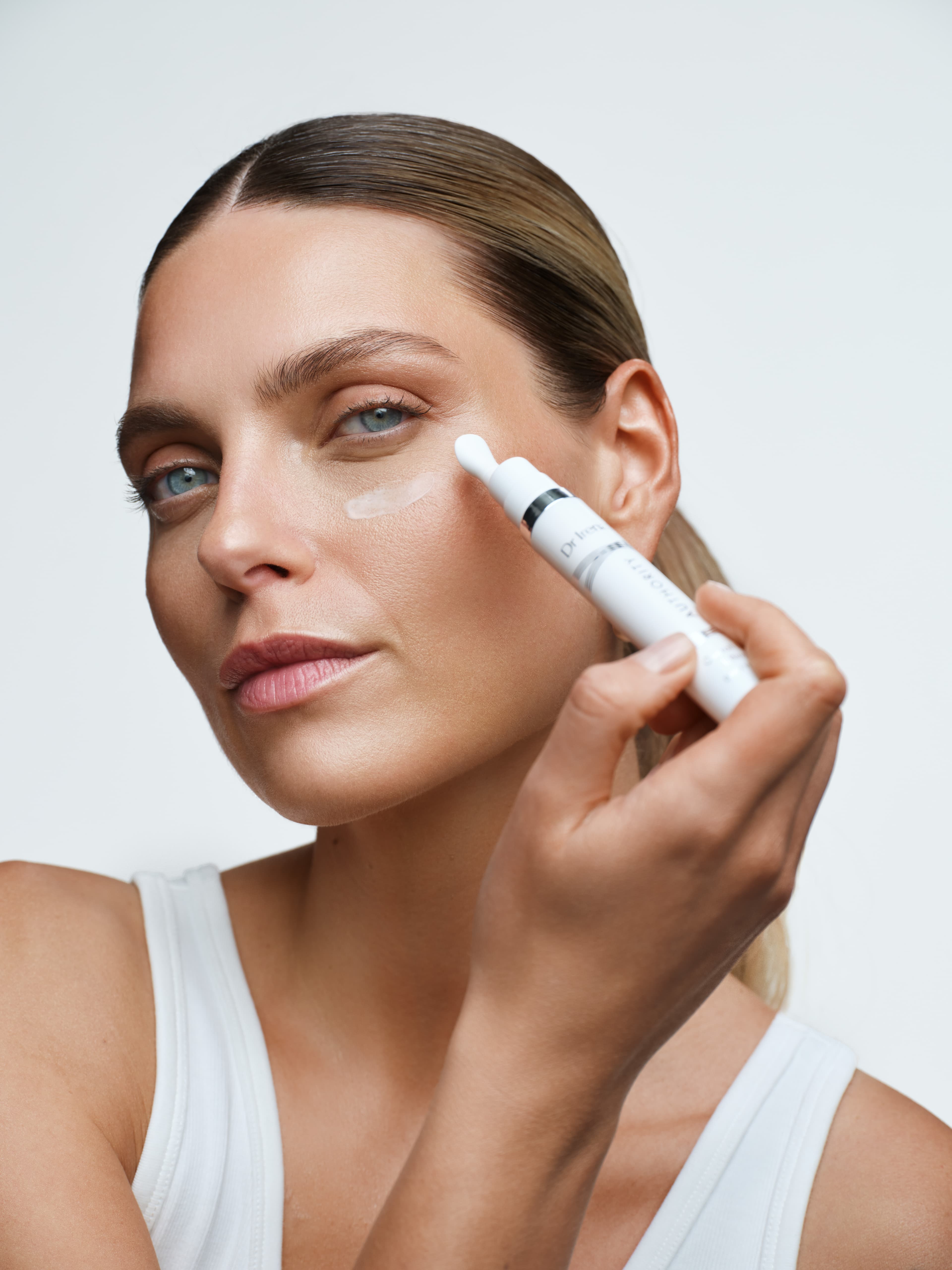 Dr Irena Eris Authority Liftingujące Serum Wygładzające Pod Oczy 15 ml